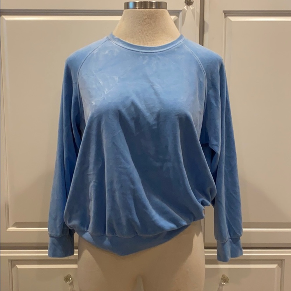 Blue velvet pullover
